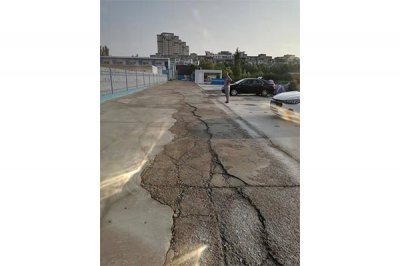 混凝土破损路面沥青修复项目