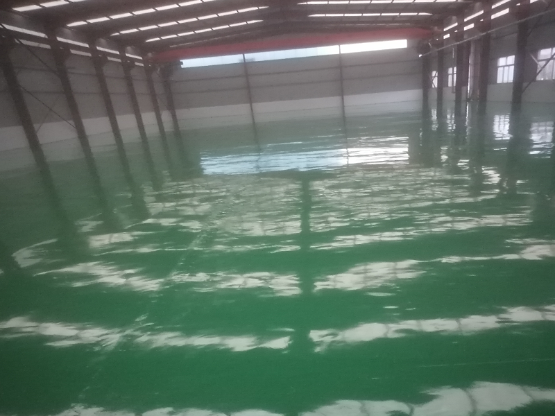 近日，由金牛版论坛资料中心承建的山东某大型家居生产基地环氧地坪顺利开工！