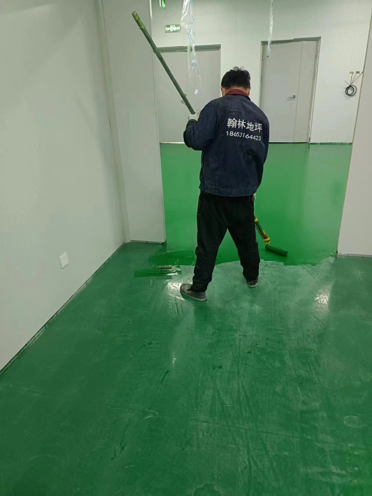 近日，由金牛版论坛资料中心承建的济南某大型食品车间环氧超耐磨地坪项目顺利开工！